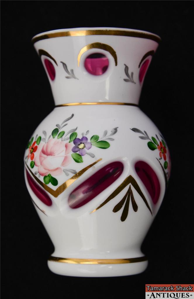 Tredive skærm Original VTG Czech Moser 4 3/4" Vase Cranberry White Cased Glass HP Gilded Flower  Design – Tamarack Shack Antiques