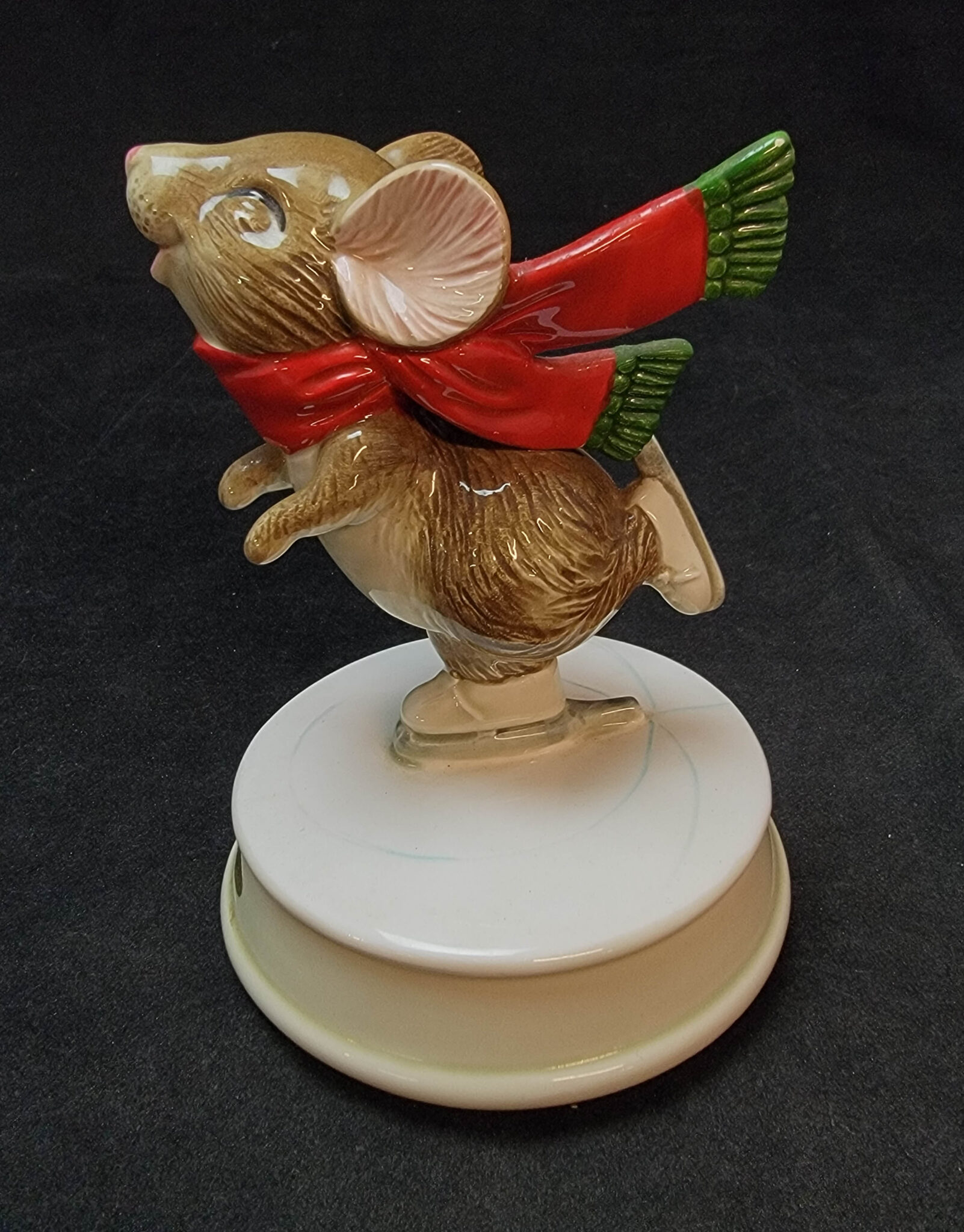 Otagiri Ice Skating Mouse Music Figurine Rotating Wind Up Skaters