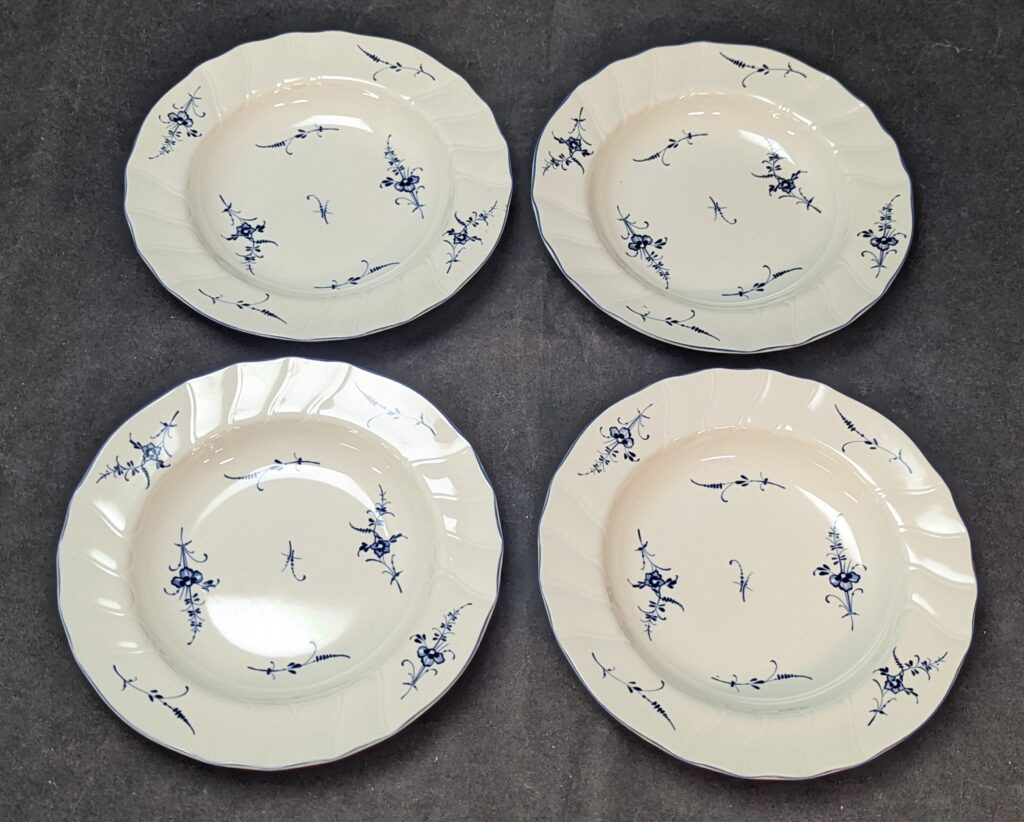 4 Villeroy and Boch Vieux Luxembourg 9″ Large Rim Soup Salad Bowl Blue Floral White Embossed