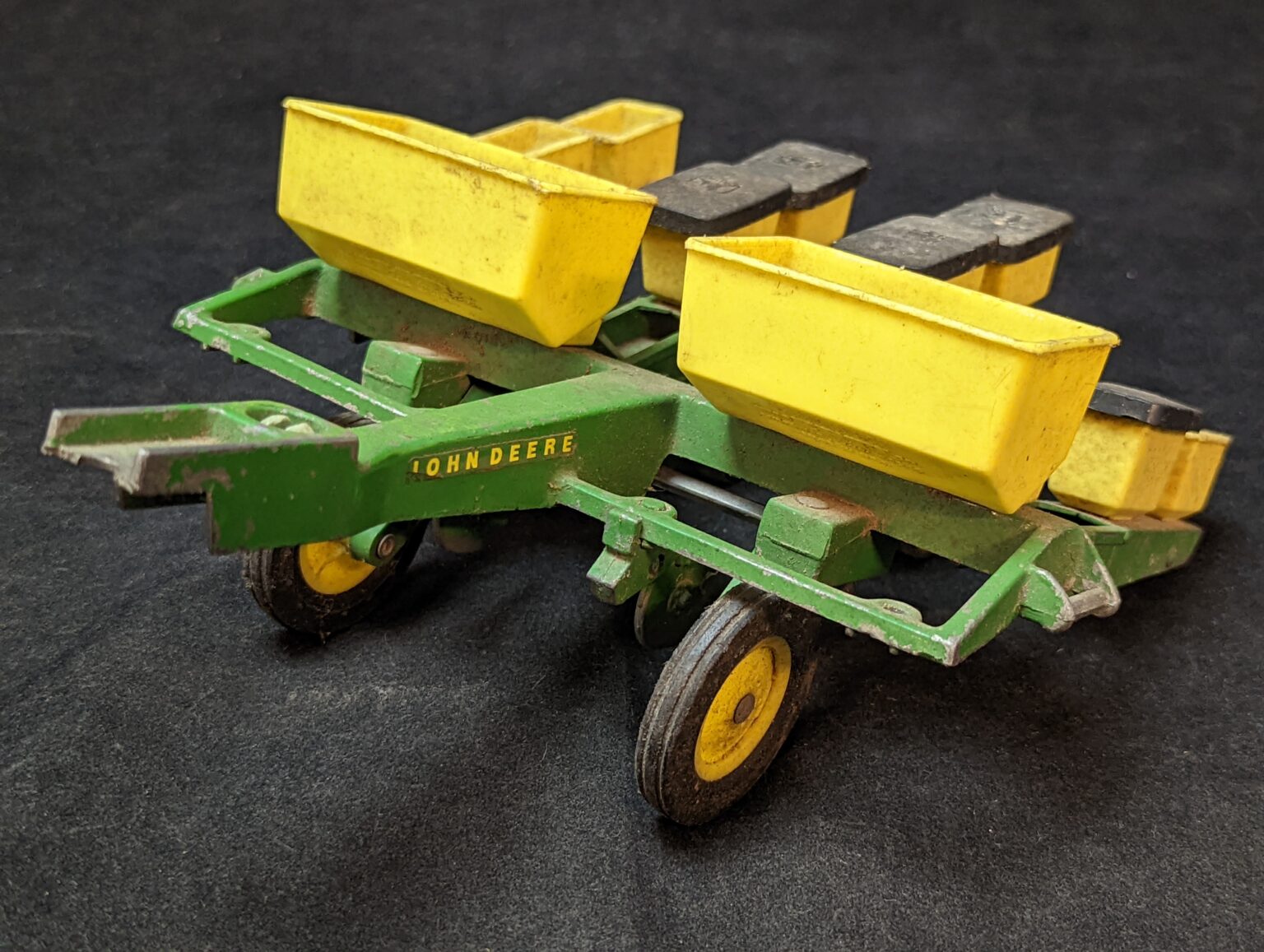 Vintage Ertl John Deere Corn Planter Toy 1/16 Scale Model 595