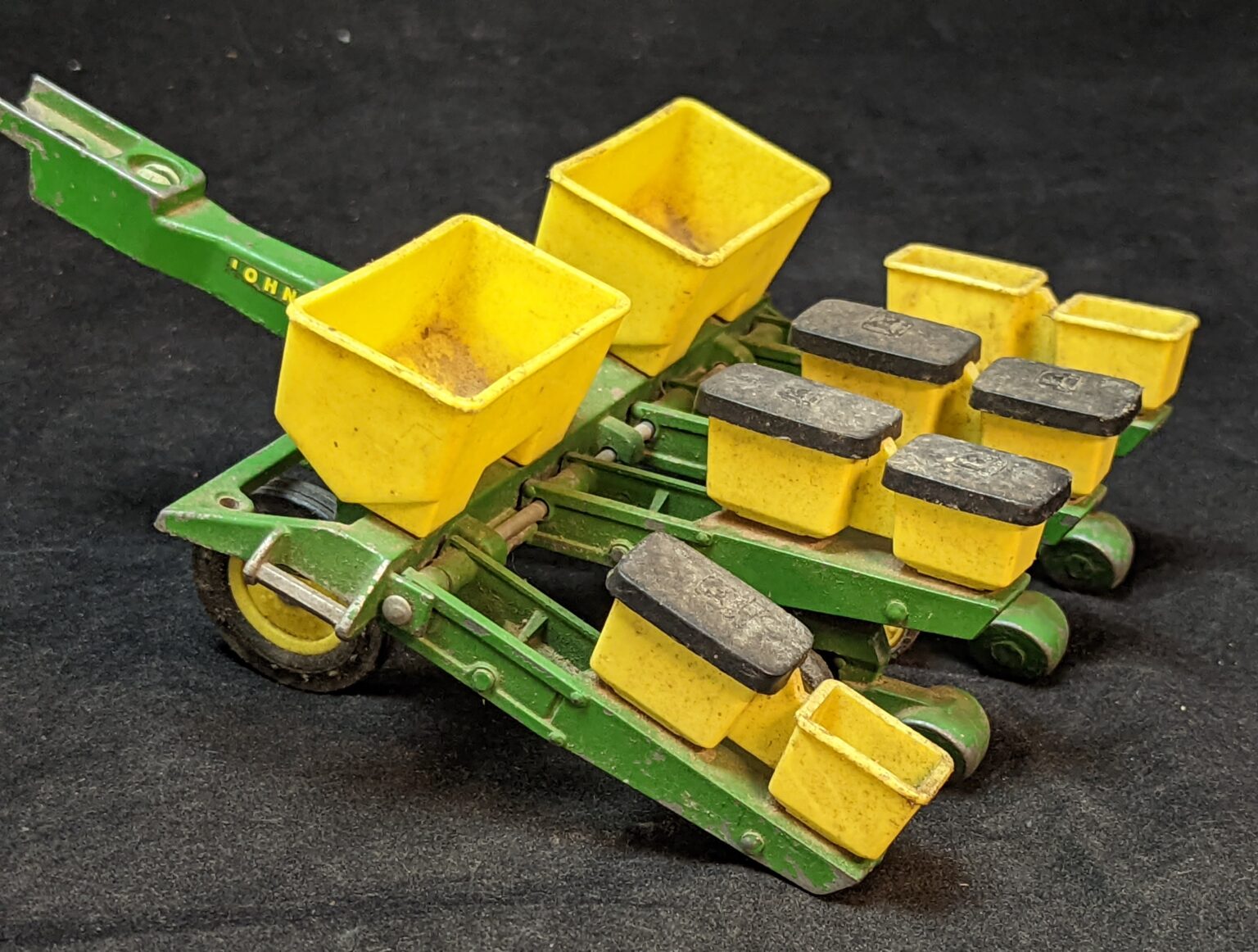 Vintage Ertl John Deere Corn Planter Toy 1/16 Scale Model 595
