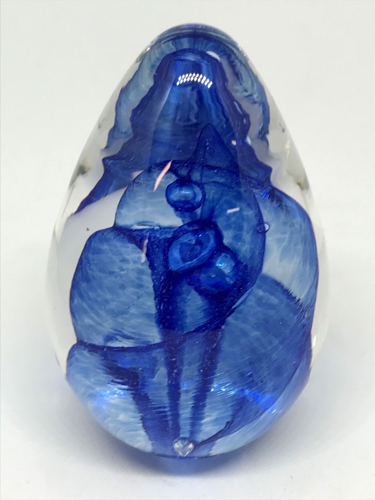 Beautiful Art Glass Paperweight Egg, Blue Spiral Smoked Interior ||ref 22531 - Image 3