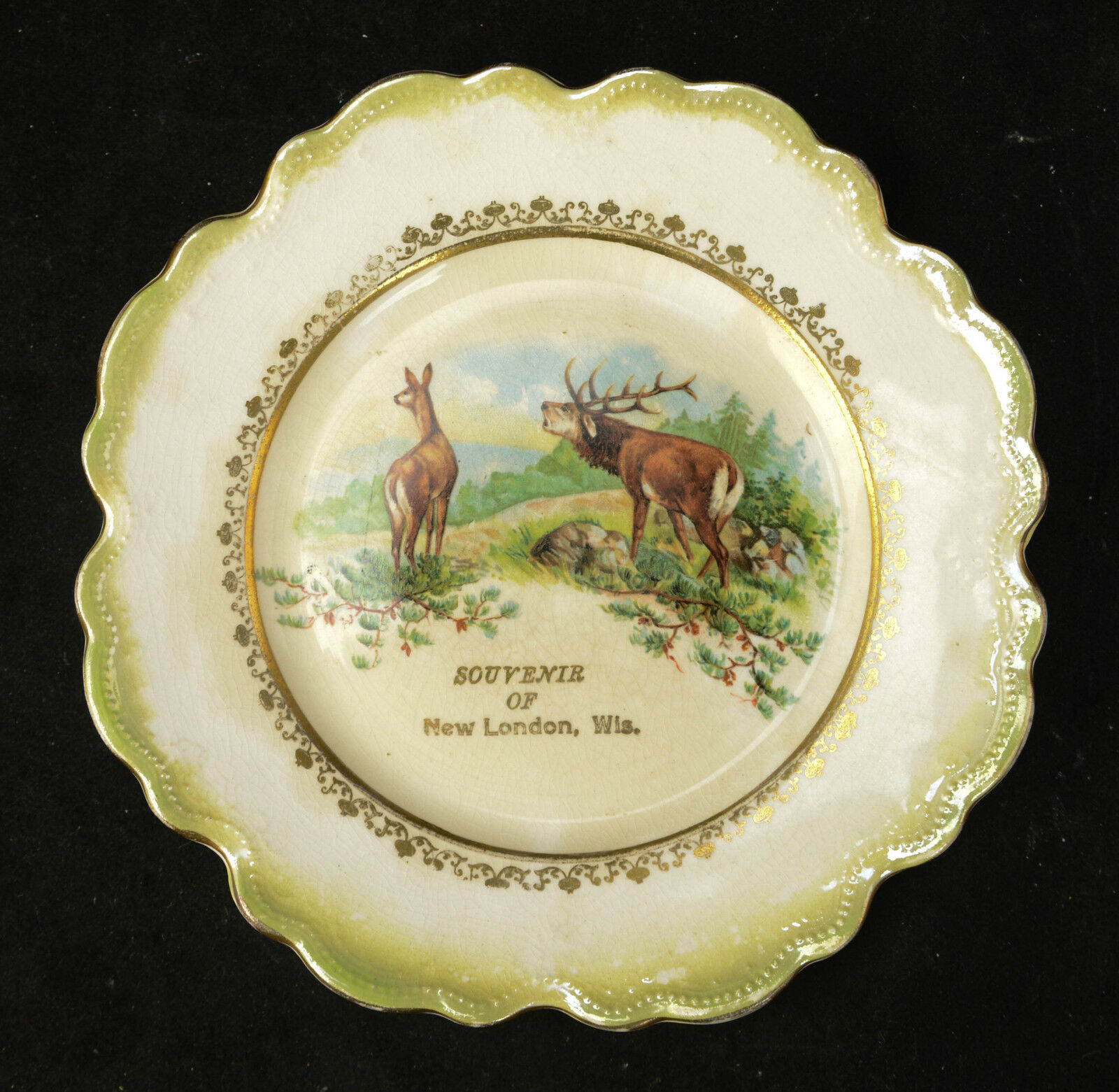 Vintage Souvenir Plate New London Wisconsin Doe Buck Snort Gold Wildlife J1A