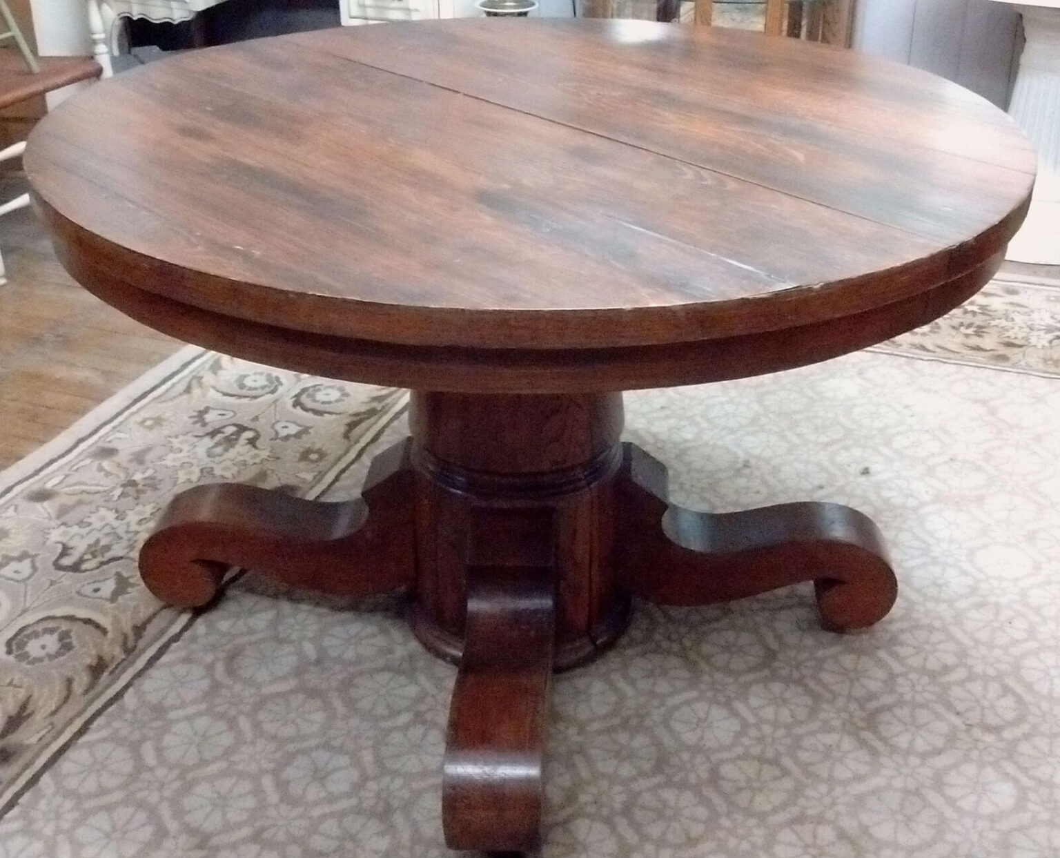 Vintage Round Oak Pedestal Dining Table With 5 Caned Seat Carved Back