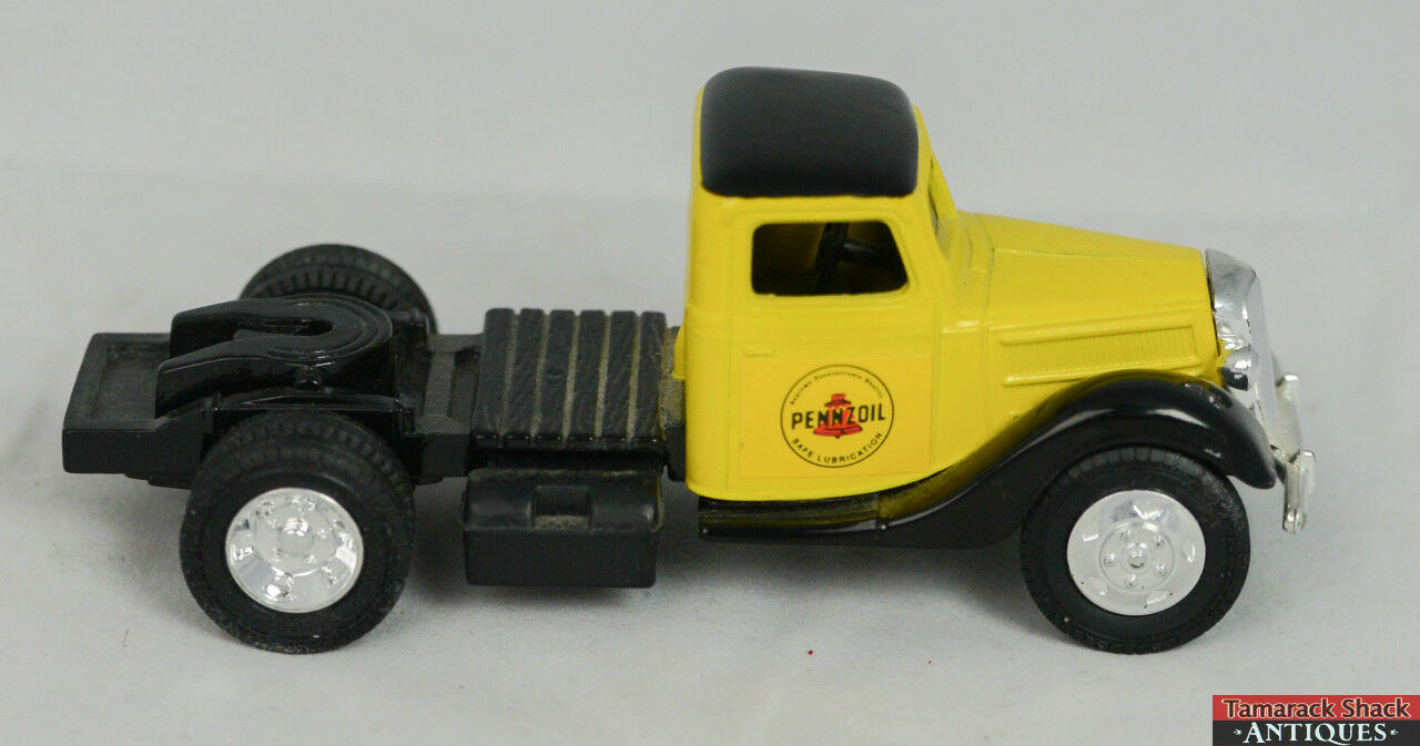 Vintage 1992 Ertl 1937 Ford Truck Penncoil Tanker #2155UO Locking Coin Bank - Image 7