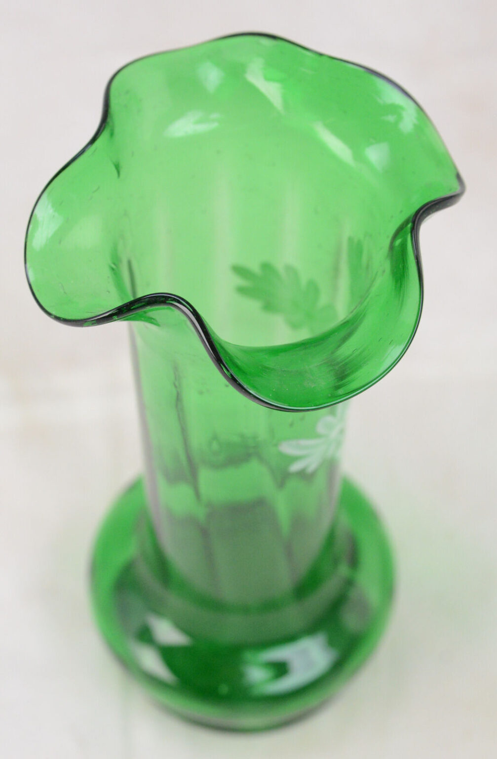 Vintage Hand Blown & Painted Mary Gregory Fluted Green Glass Vase L6A