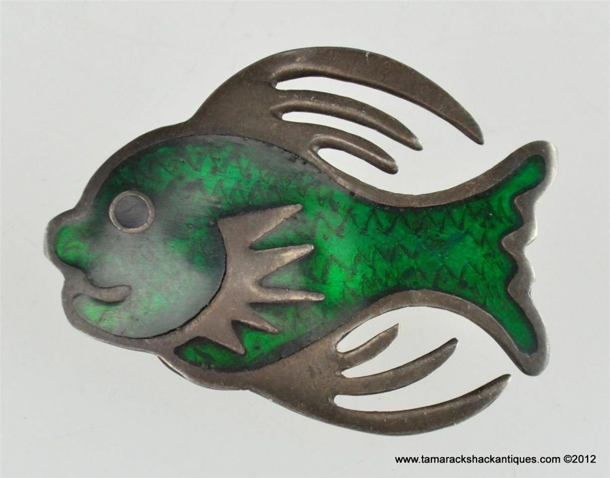 Vintage Sterling Silver Emerald Green Enameled Smiling Fish Lapel Pin Marked