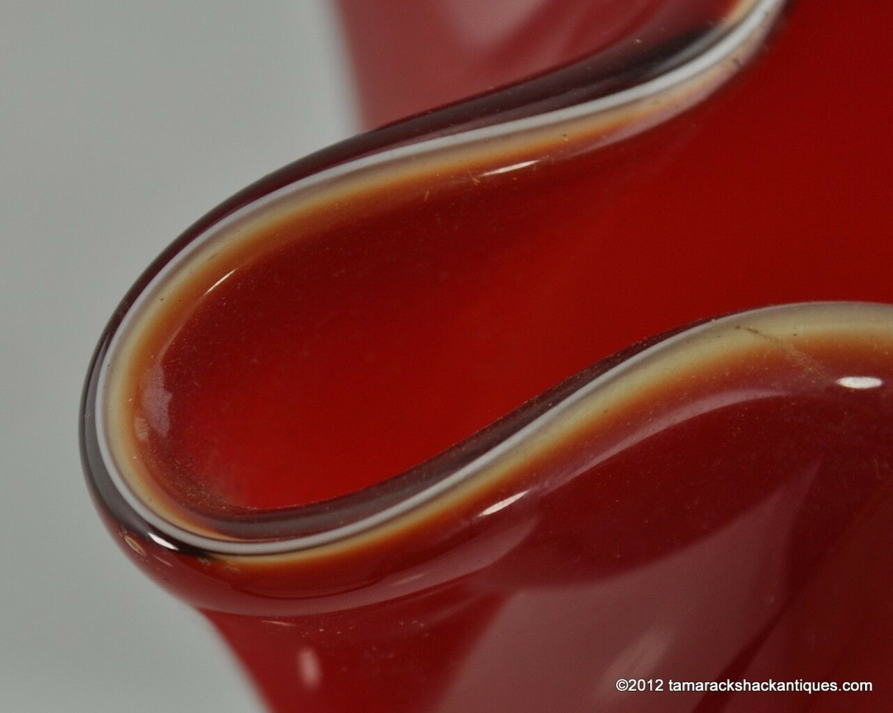 MidCentury Ruffled Top Candy Apple Red Clear White Crested 9 1/4" Art Glass Vase - Image 5