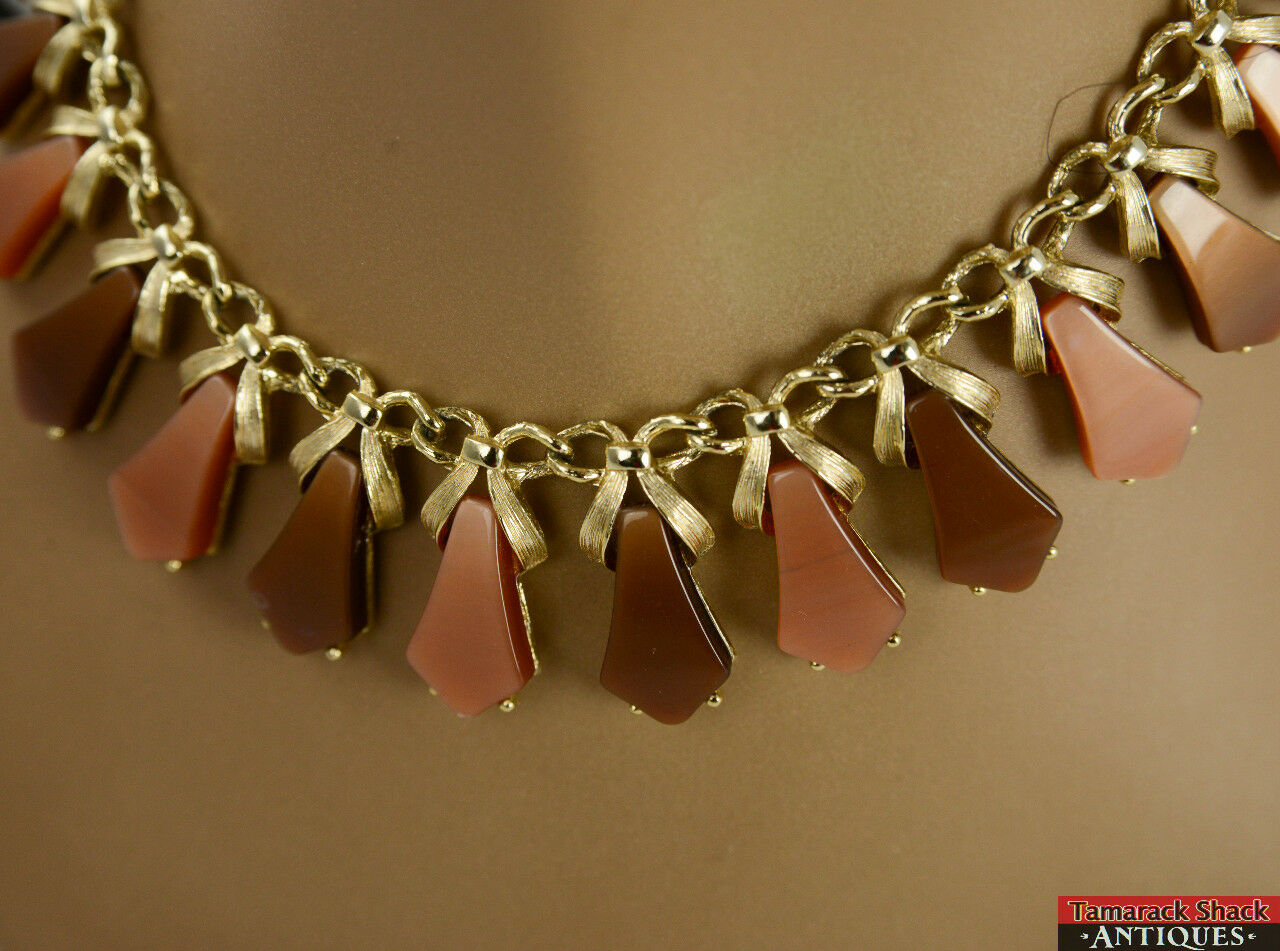 VTG 1950s Gold Tone Necklace Choker Peachy Taupe & Milk Chocolate Lucite Baubles - Image 5